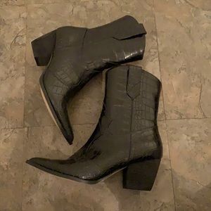 Coconuts by Matisse booties